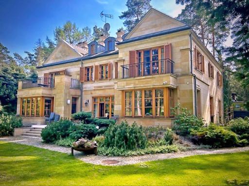Stately Home in Magdalenka Warsaw - Housity