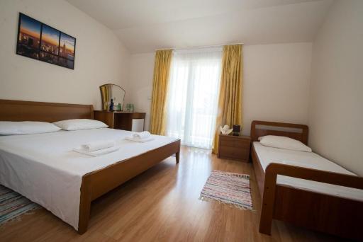airport rooms Manufaktura - Housity