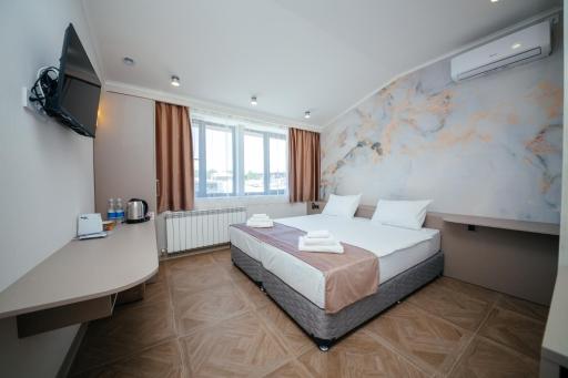 Chief Hotel - Hizvo