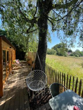 Cabane bien belge avec cinéma et jacuzzi - Housity