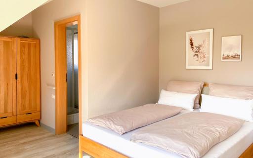 Gästehaus Juhl - Ruhige Zimmer, Studios und Apartments - Housity