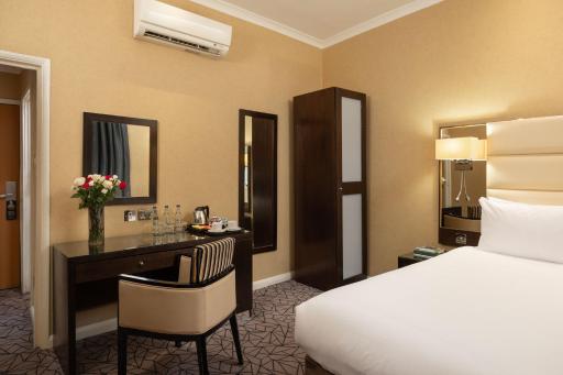Park Grand Hyde Park - Housity