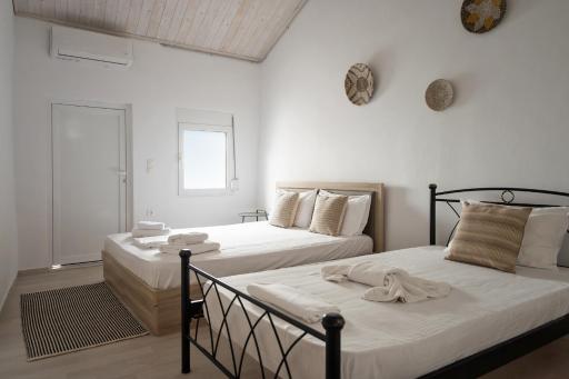 EliAna home at Venetian walls by 8essentially - Housity