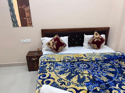 R K Bhawan And Palace NEAR 800 METER FROM RAM LALA TEMPLE - Housity