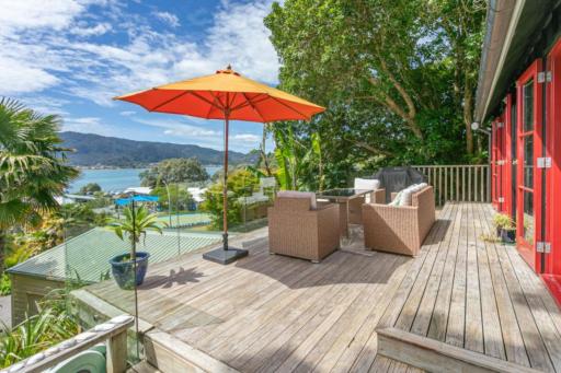 The Beach House - Tairua Holiday Home - Housity