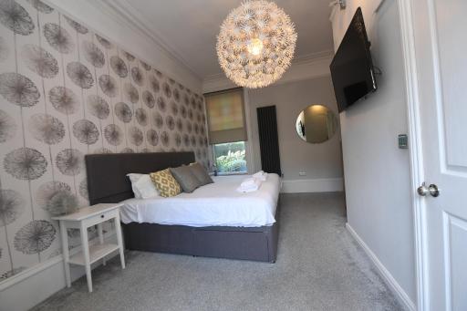 Harrogate Holiday Apartments - Courtyard Mews - Garden - Housity