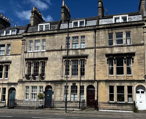 Central Bath, 18th Century Georgian Rooms - Housity