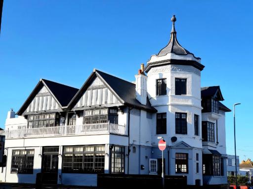 The Bay Hotel - Housity