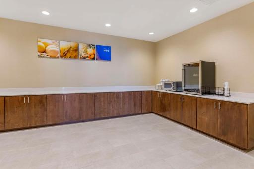 Comfort Suites Albuquerque Airport - Housity