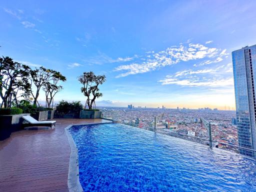 Sumptuous The Peak 2BR Apartment in Tunjungan Plaza 5 Surabaya City Centre by Le Ciel Hospitality - Hizvo