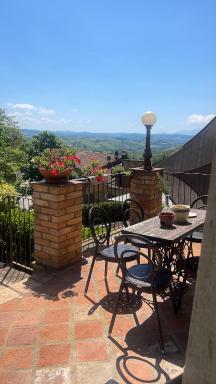 I CATARI ...nel cuore di Monforte d'Alba - Housity