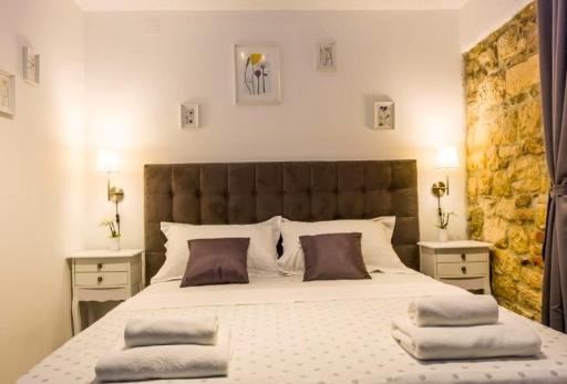 XIV Century Rooms - Housity