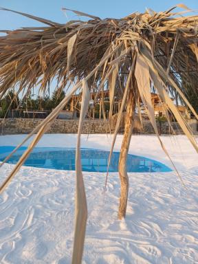Megalith Resort - Housity