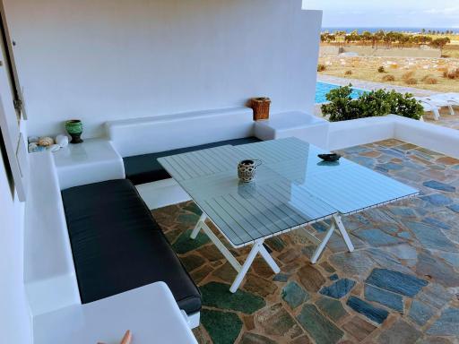Quiet 3-bedroom sea view house with shared pool - Housity