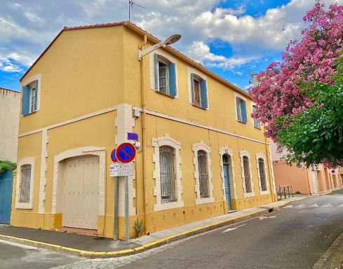 THE YELLOW HOUSE - Housity