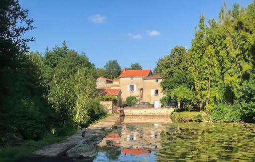 1 Bedroom Stunning Home In Argentonnay - Housity