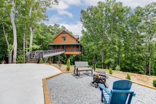 Gold Peak Treehouse Near Helen, Georgia - Housity