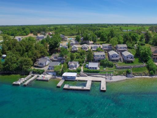 Angel Rock Waterfront Cottages - Housity