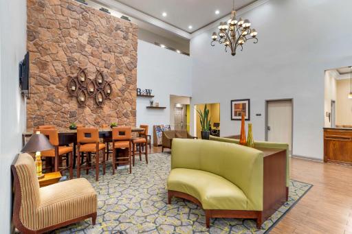 Best Western PLUS Hobby Airport Inn and Suites - Hizvo
