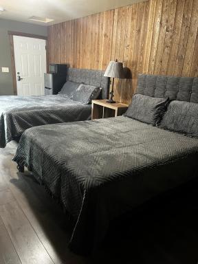 ParkWay Yellowstone Guest House Room #2 - Housity