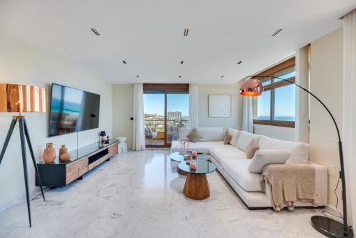 Luxury 4BDR Penthouse with Sea Views - Housity