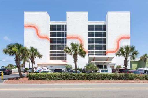 Golden Sands Oceanfront Hotel - Housity