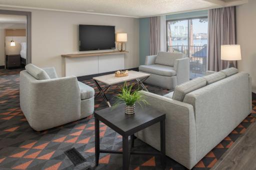 Holiday Inn Portland - Columbia Riverfront, an IHG Hotel - Housity