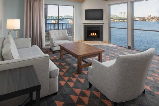 Holiday Inn Portland - Columbia Riverfront, an IHG Hotel - Housity