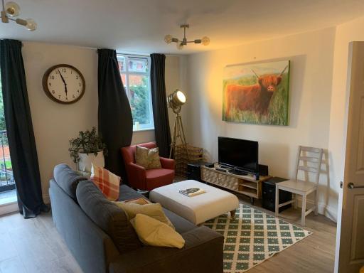 Lovely 2 Bedroom Flat near Whitechapel Station - Housity