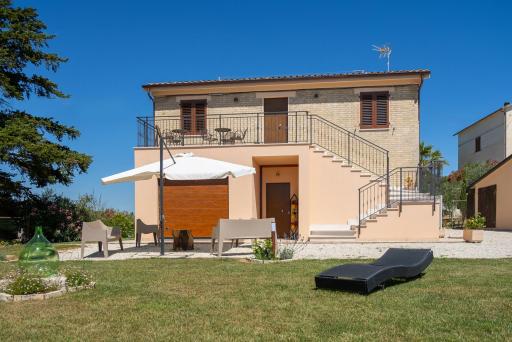 Fattoria Cerqua Rooms and more - Housity