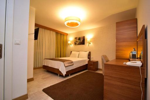 DMR GRAND Family Airport Hotel - Housity
