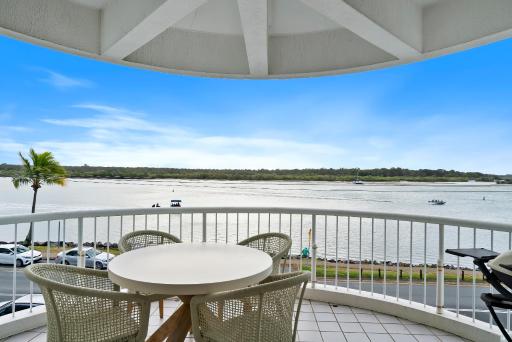 HOWARD ST Panoramic River and Ocean Views - Penthouse -Rooftop - Housity