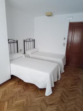 Pensión La Plaza - Housity