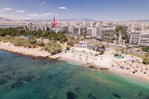 Luxury seaside apartment next to Starbucks opossite the beach park of Flisvos - Housity