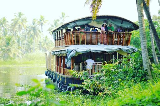Rajahamsam Houseboat - Housity