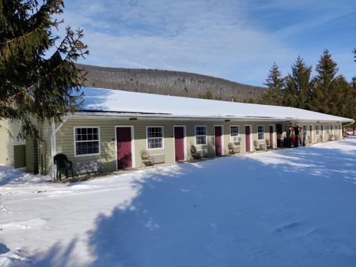 Coach Stop Inn - Housity
