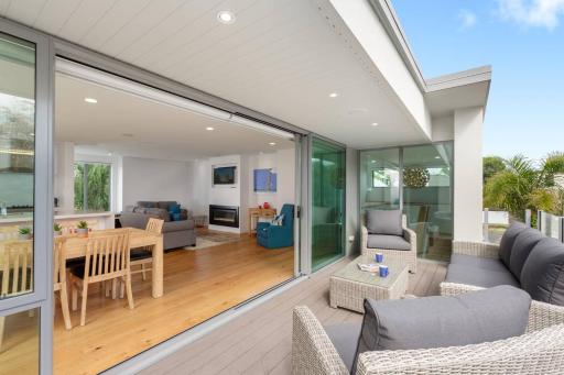 Modern, Spacious Home on Popular Muricata Av - Enjoy Beach, Surf & Sun - Housity
