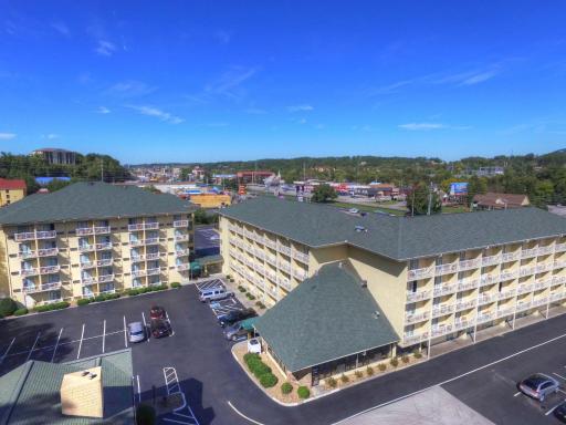 Comfort Inn & Suites at Dollywood Lane - Housity