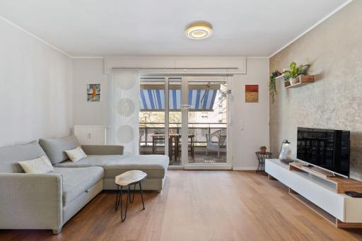 Modern Lux Apartment with Balcony in Luxembourg - Housity