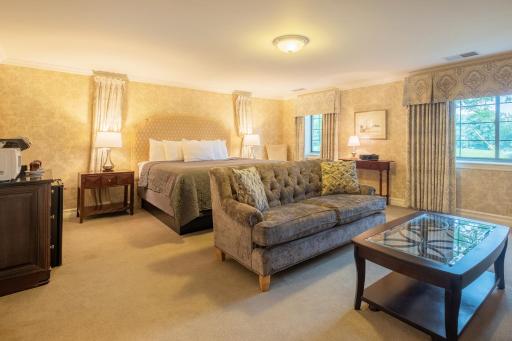 Red Coach Inn - Housity