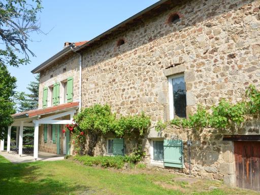 Ancienne ferme rénovée, cadre paisible, proche Lyon et St-Étienne, idéale famille et télétravail - FR-1-582-328 - Housity