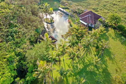 Beachside Villa Kelecung - Housity