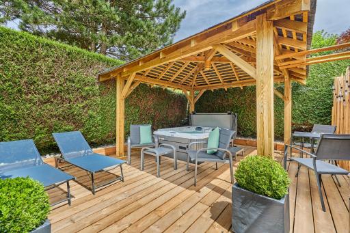 Domaine du Gros Chêne - terrasses avec jacuzzis privatifs - Housity