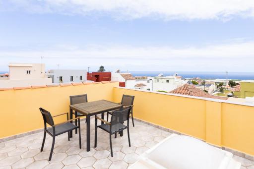 Casa Totalmente Renovada en Zona muy Tranquila!!! Vistas al Mar y Montaña - Housity