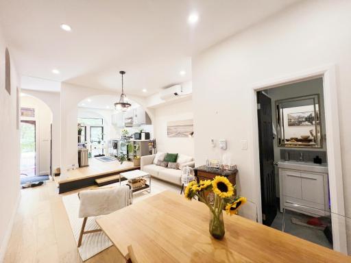 Vihome-22M- Cozy nice townhouse in DT Toronto near Wellesley and Jarvis - Housity
