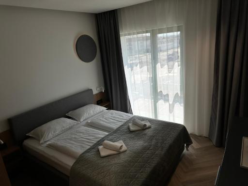 Luxury by The Lake Ap 25 - Housity