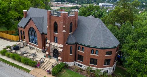 Gothic Heights Inn - Housity