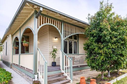 Montreux On High Country Feel Just 5 minutes from Geelong CBD - Housity