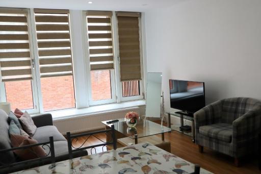 Elm Street Apt with 2 Bed 2 Bathrooms - Housity