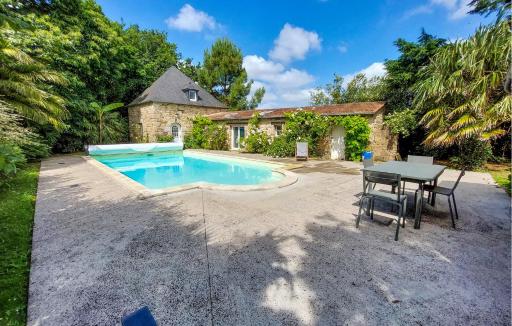 Lovely Home In Ploubezre - Housity